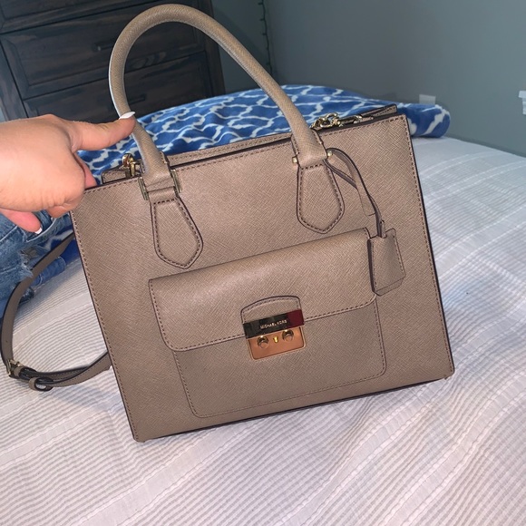 Michael Kors - Picture 1 of 4